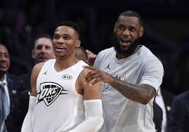James y Westbrook practican mates juntos